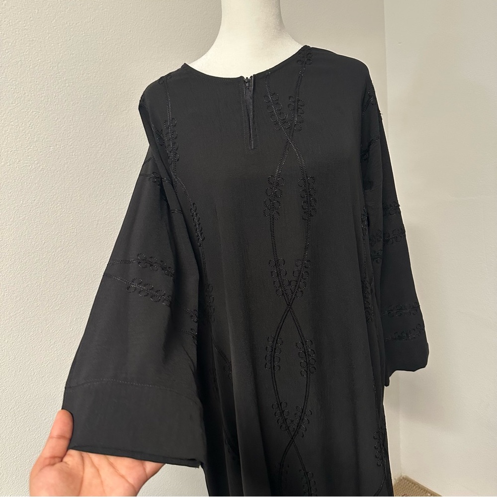 Black Embroidered Abaya with Front Zipper | Modest Wear